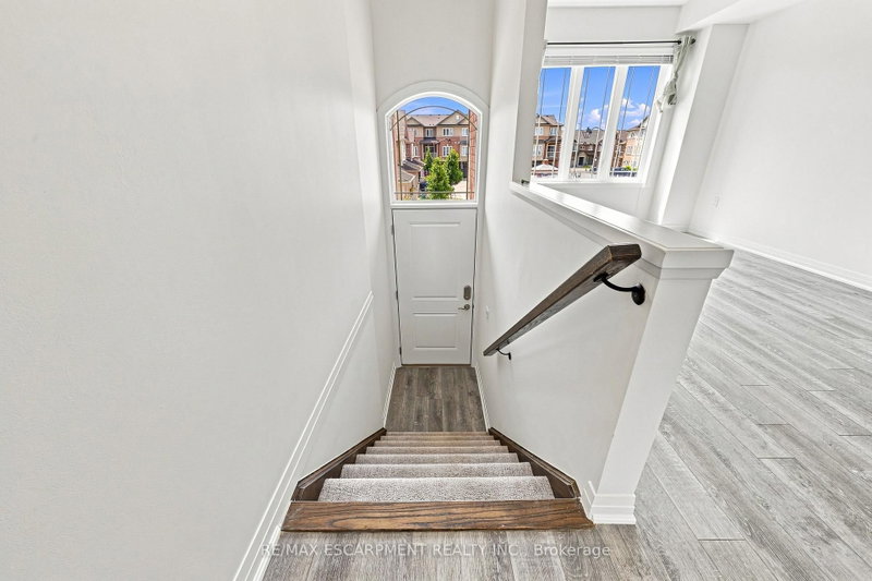 94 Laguna Village Crescent