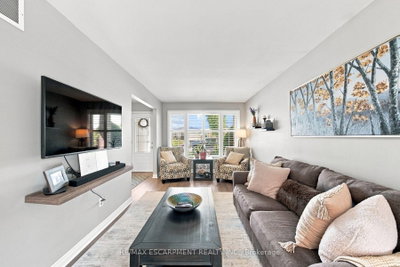 143 Independence Drive • Hamilton, ON photo 8