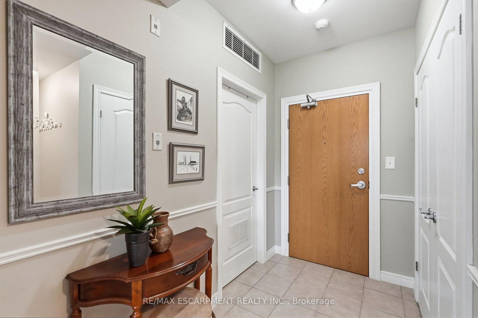 59 CRITZIA Drive • #202 • Hamilton, ON photo 3