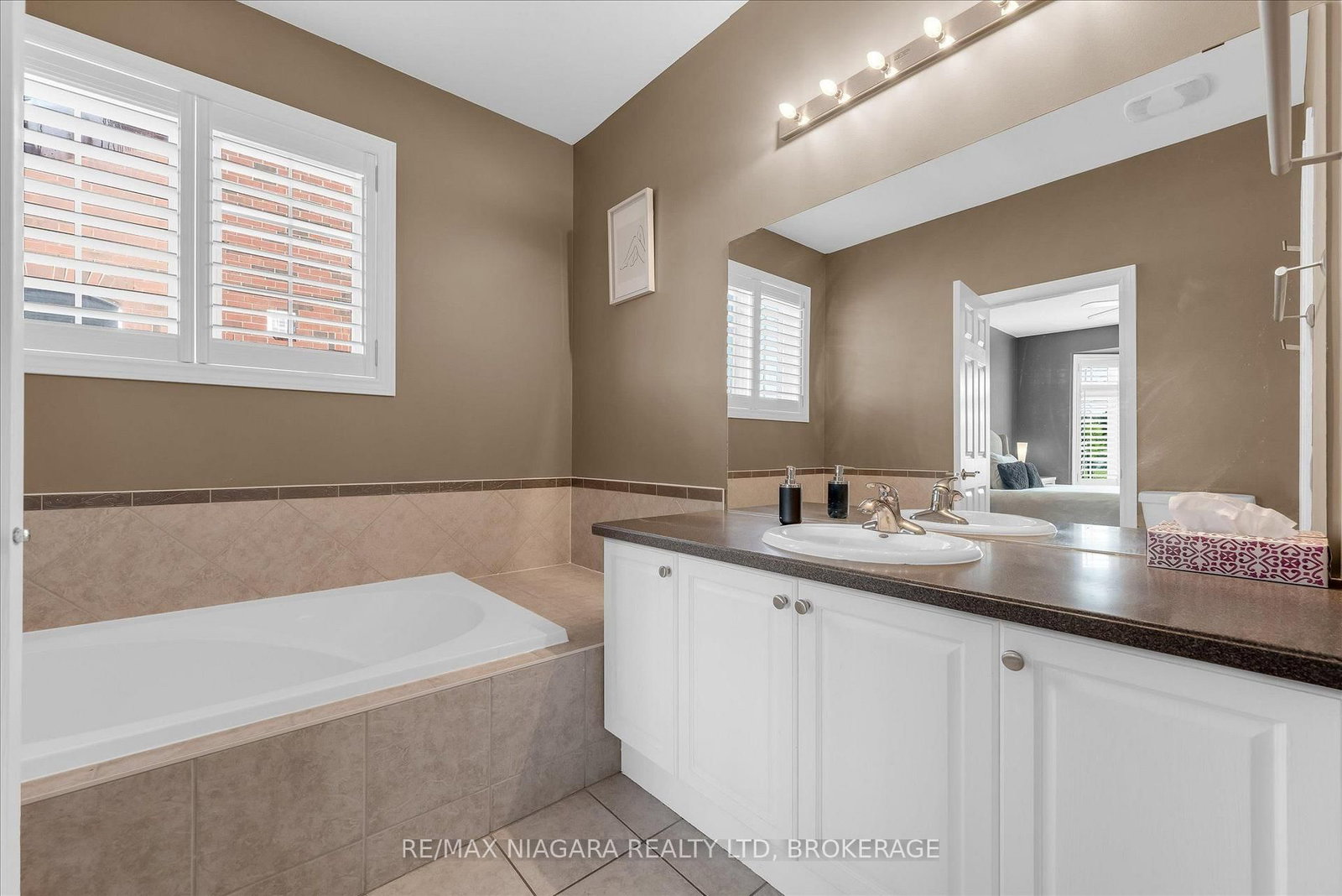 404 Wright Crescent • Niagara-on-the-Lake, ON photo 12