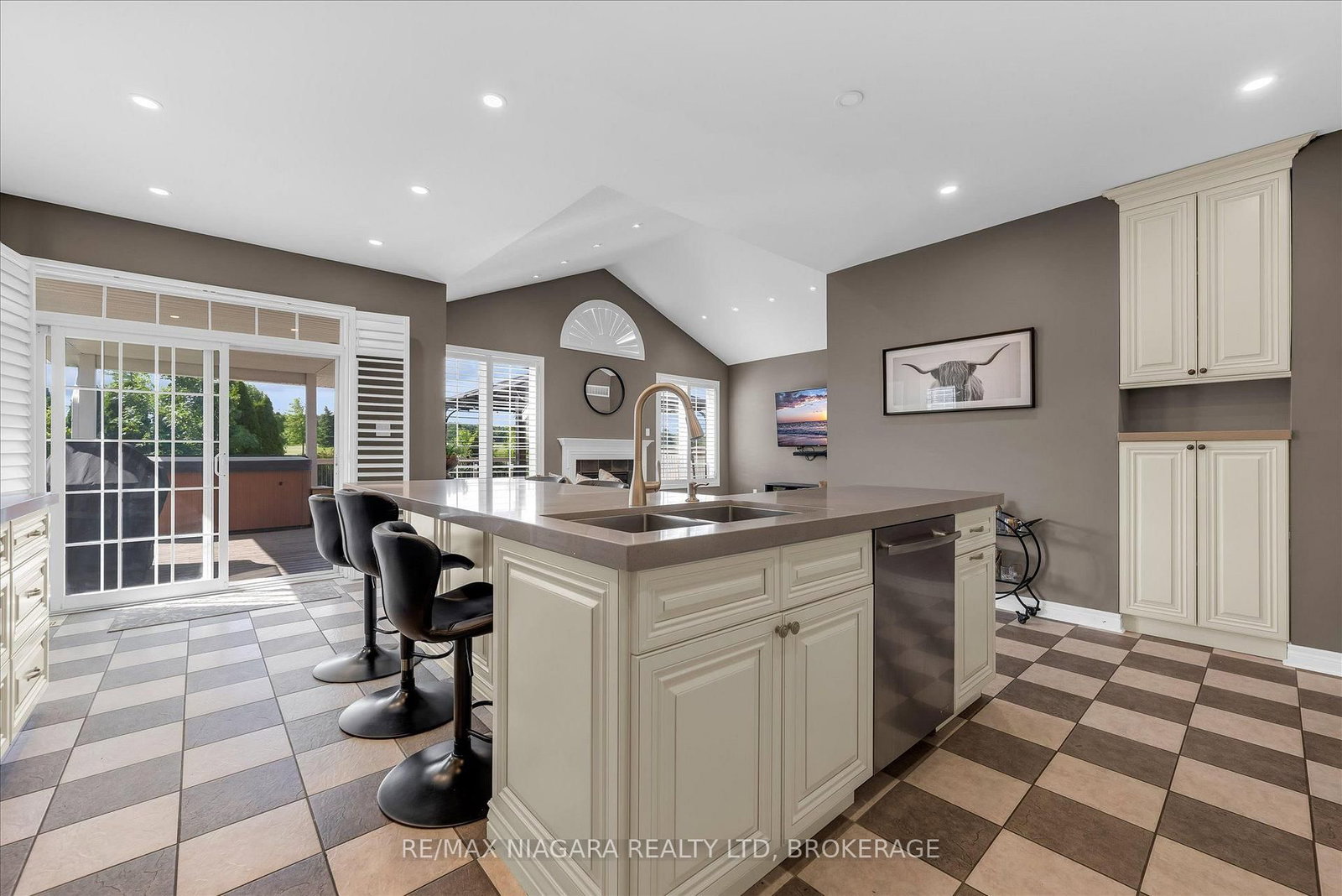 404 Wright Crescent • Niagara-on-the-Lake, ON photo 14