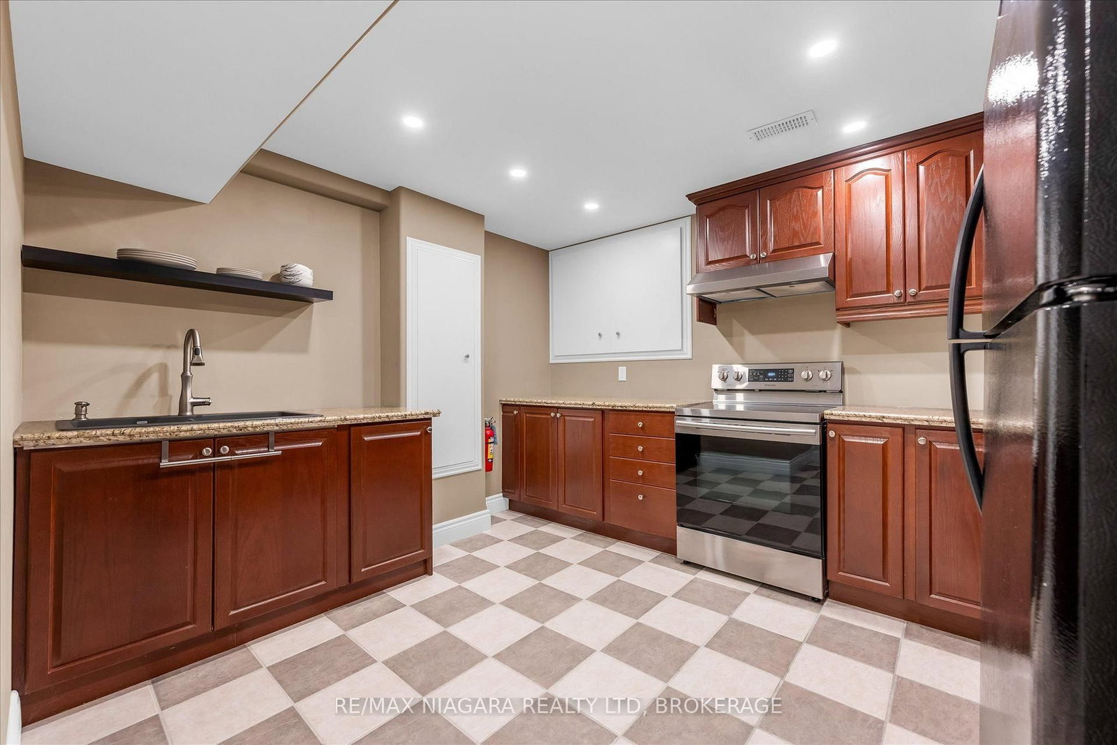 404 Wright Crescent • Niagara-on-the-Lake, ON photo 18