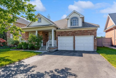 404 Wright Crescent • Niagara-on-the-Lake, ON photo 2