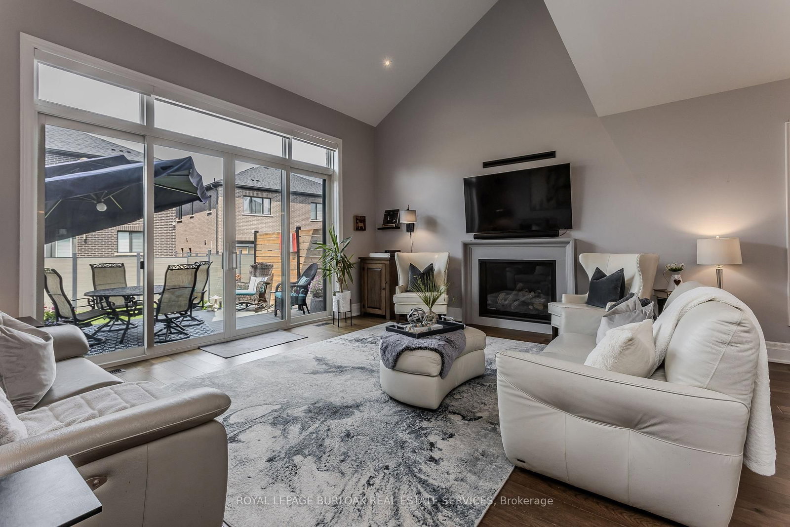 72 Pond View Gate • Hamilton, ON photo 2