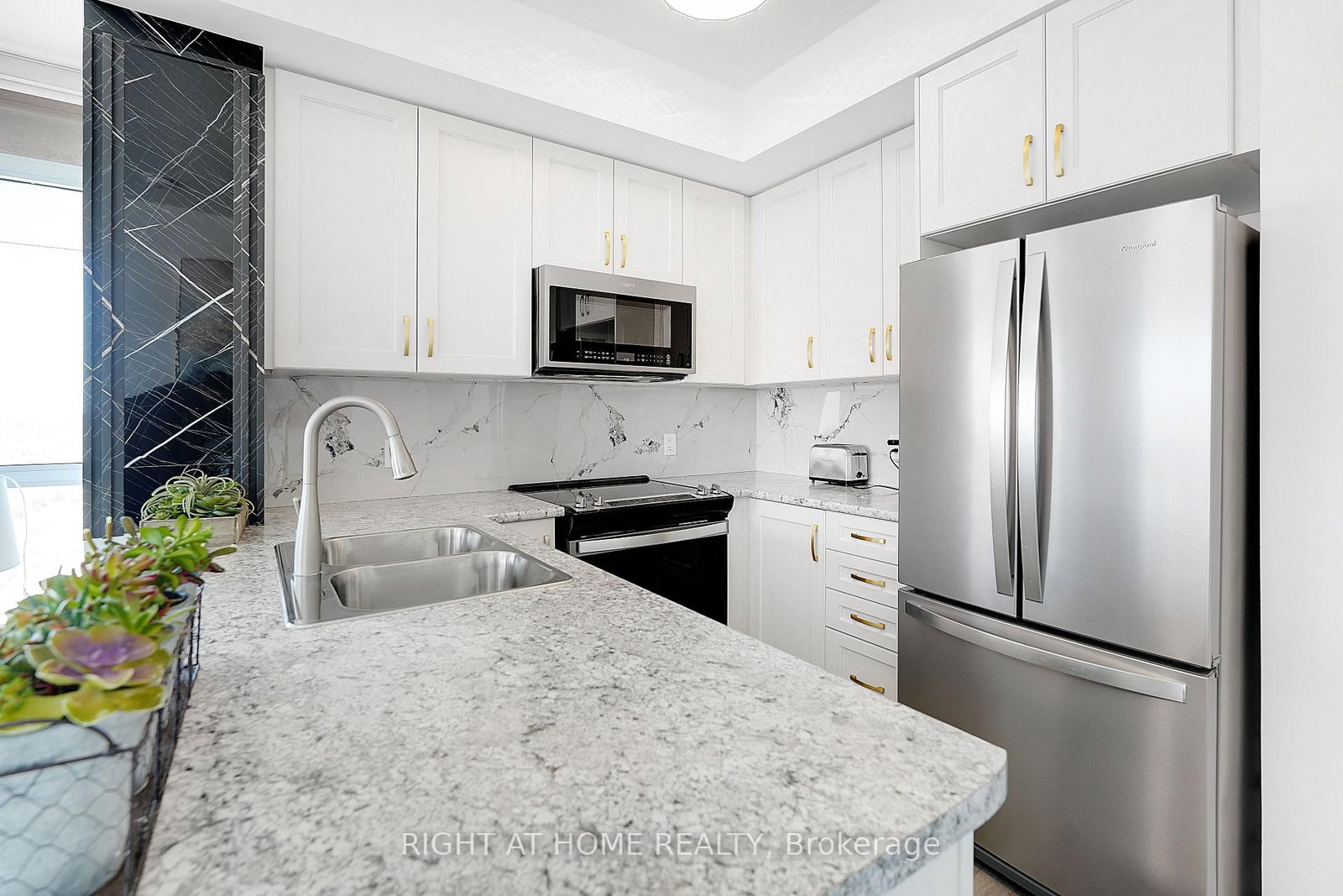 Condo for sale at 905-460 Dundas Street, Hamilton, Ontario, L8B 2A5 - Waterdown - MLS: X13712516