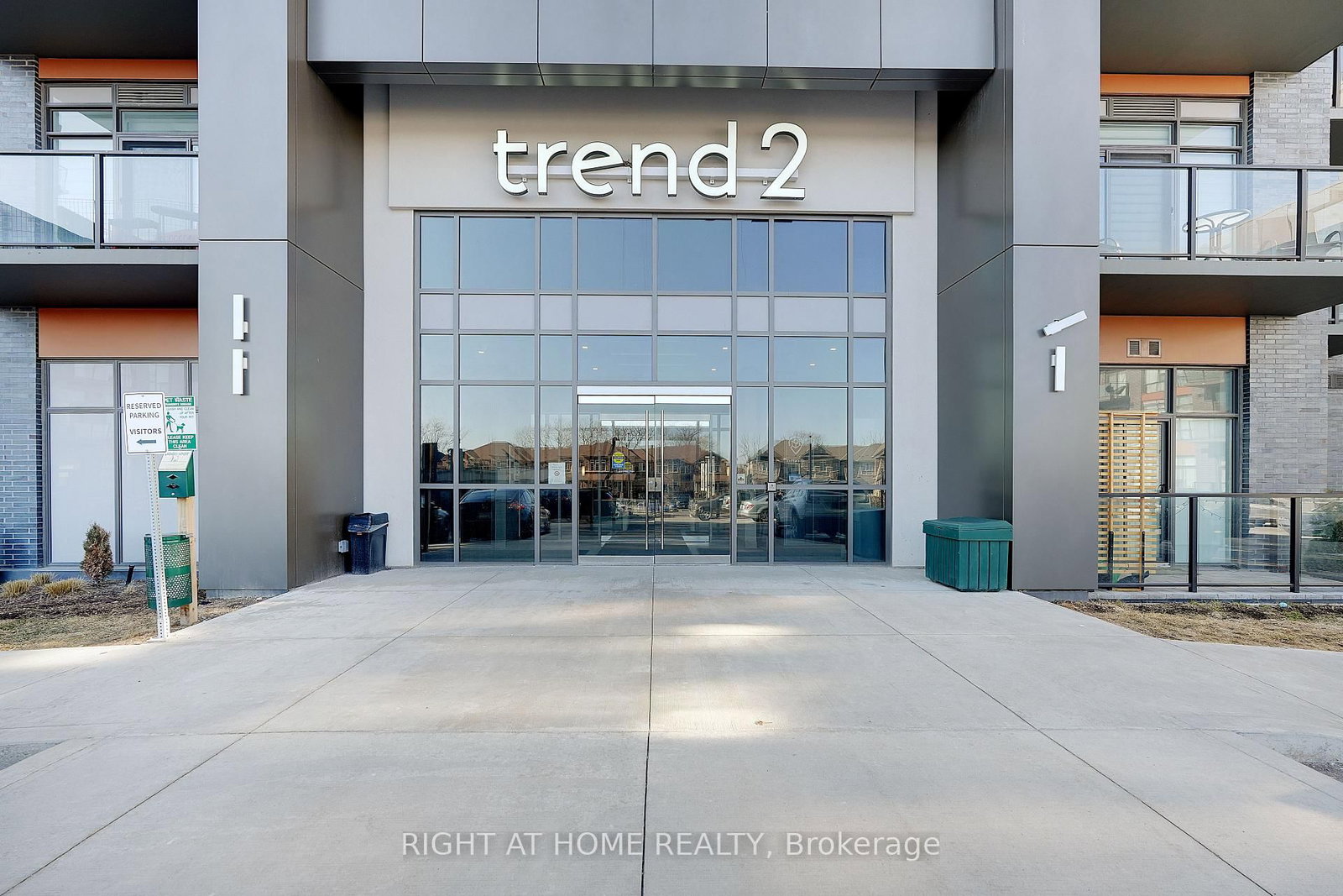 Condo for sale at 905-460 Dundas Street, Hamilton, Ontario, L8B 2A5 - Waterdown - MLS: X13712516