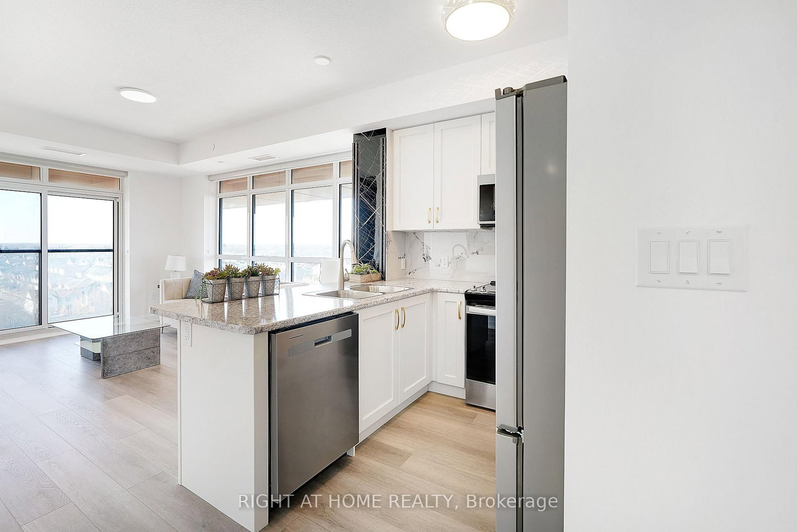 Condo for sale at 905-460 Dundas Street, Hamilton, Ontario, L8B 2A5 - Waterdown - MLS: X13712516