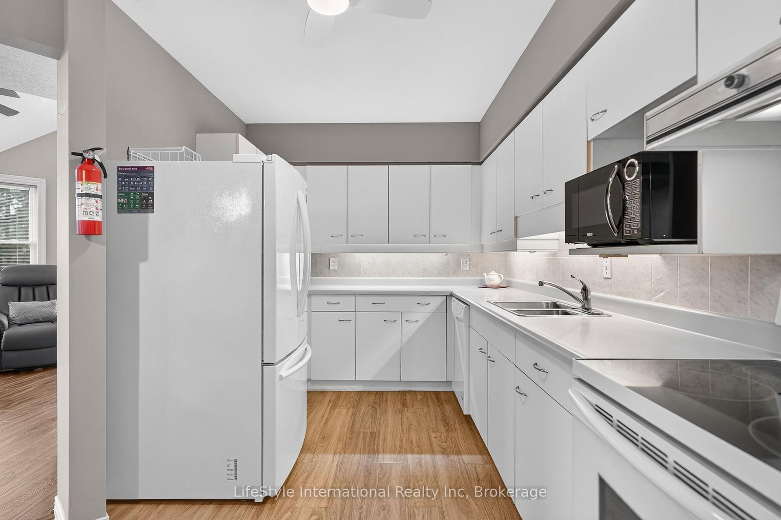Listing Image 9