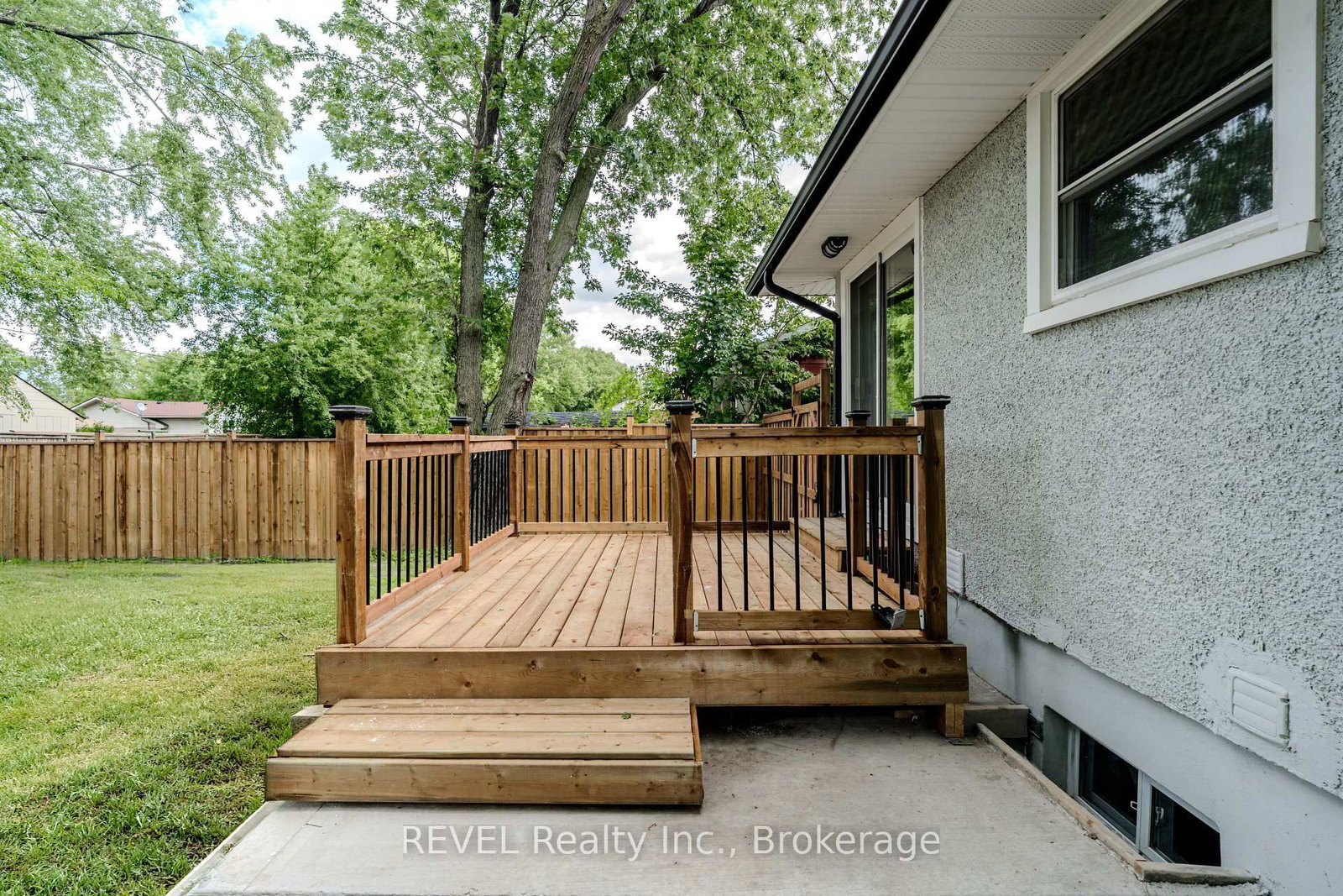 35 Burness Drive • St. Catharines, ON photo 38