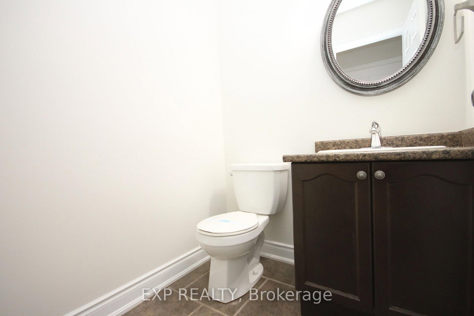 22 Geranium Avenue N • Hamilton, ON photo 8