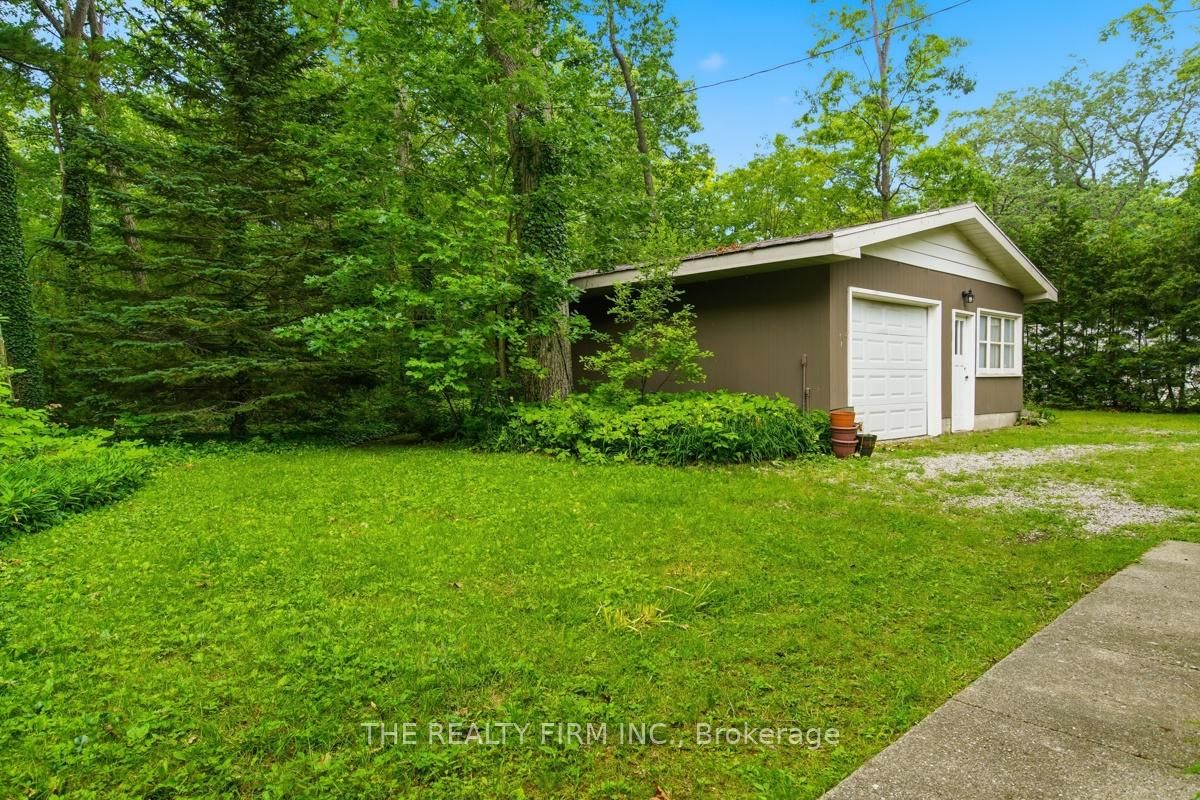 48 Lake Road • Lambton Shores, ON photo 11