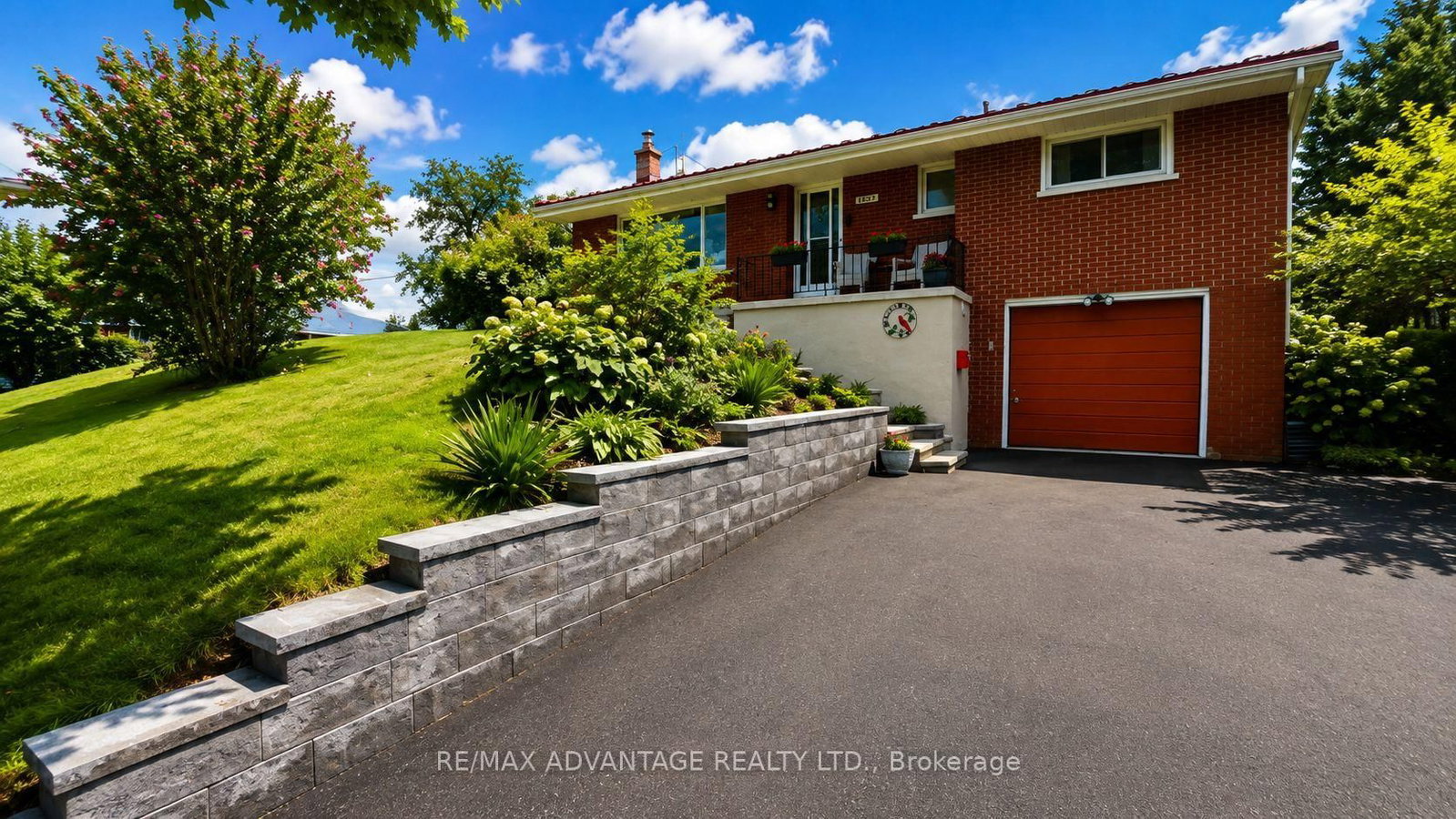 1031 Eagle Drive • London South, ON photo 1