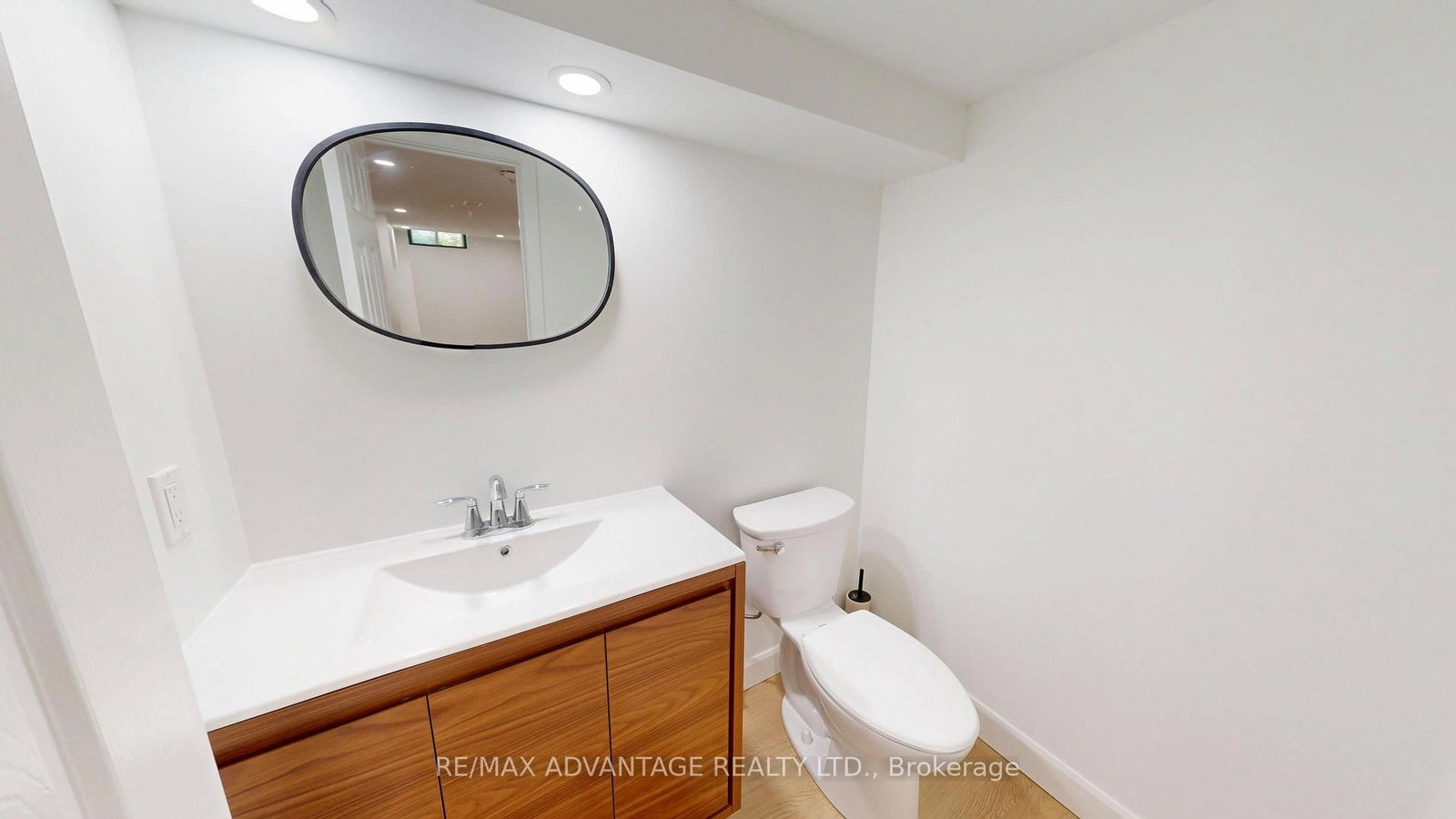 1031 Eagle Drive • London South, ON photo 18