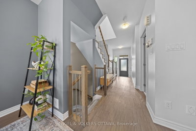 825 Loosestrife Way • Ottawa, ON photo 4