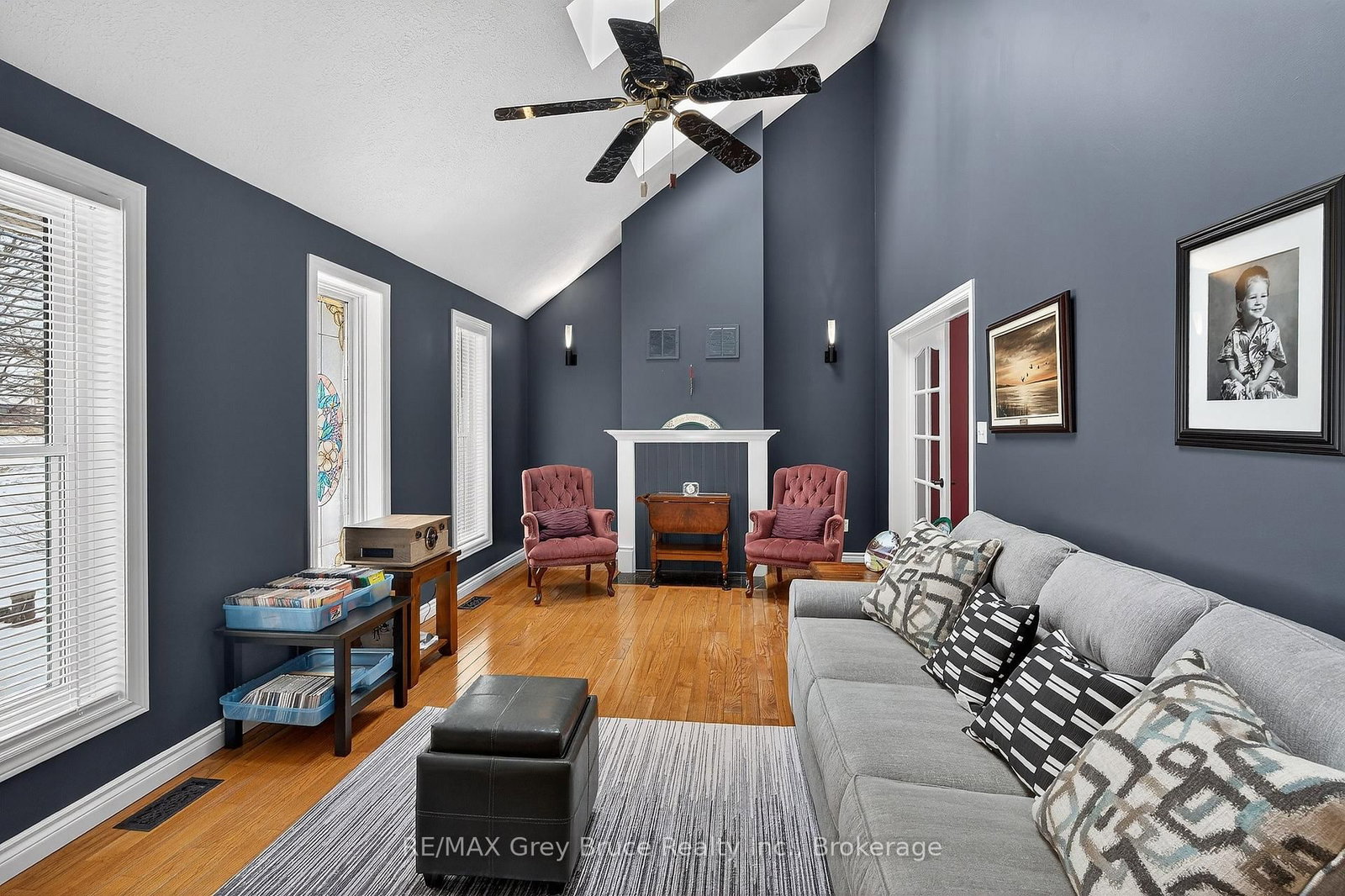 102 MARY Avenue • Georgian Bluffs, ON photo 12