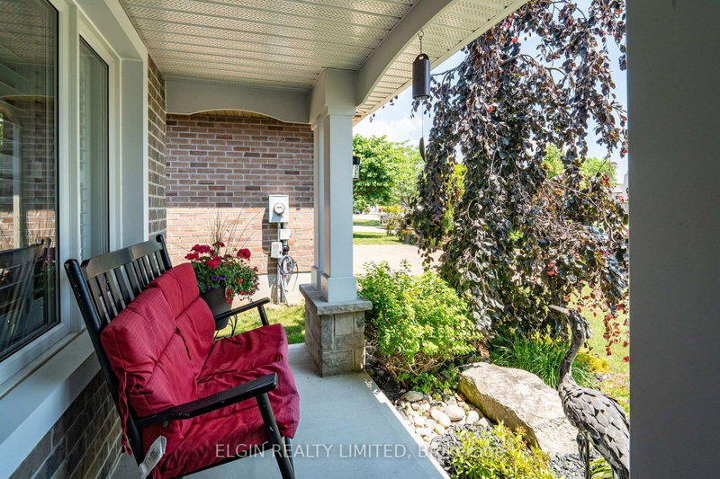 392 Larry St photo 5