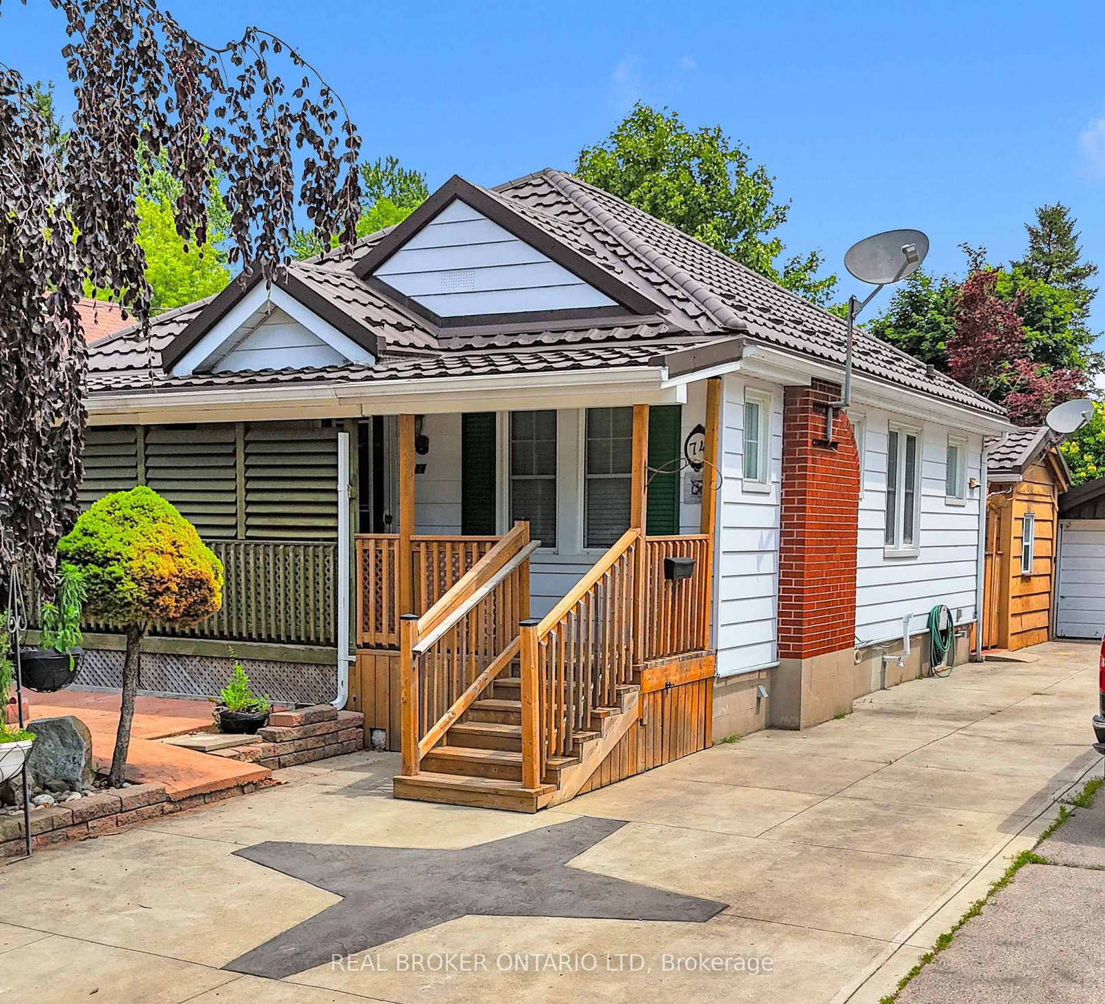 74 Sterling Street • London East, ON photo 1