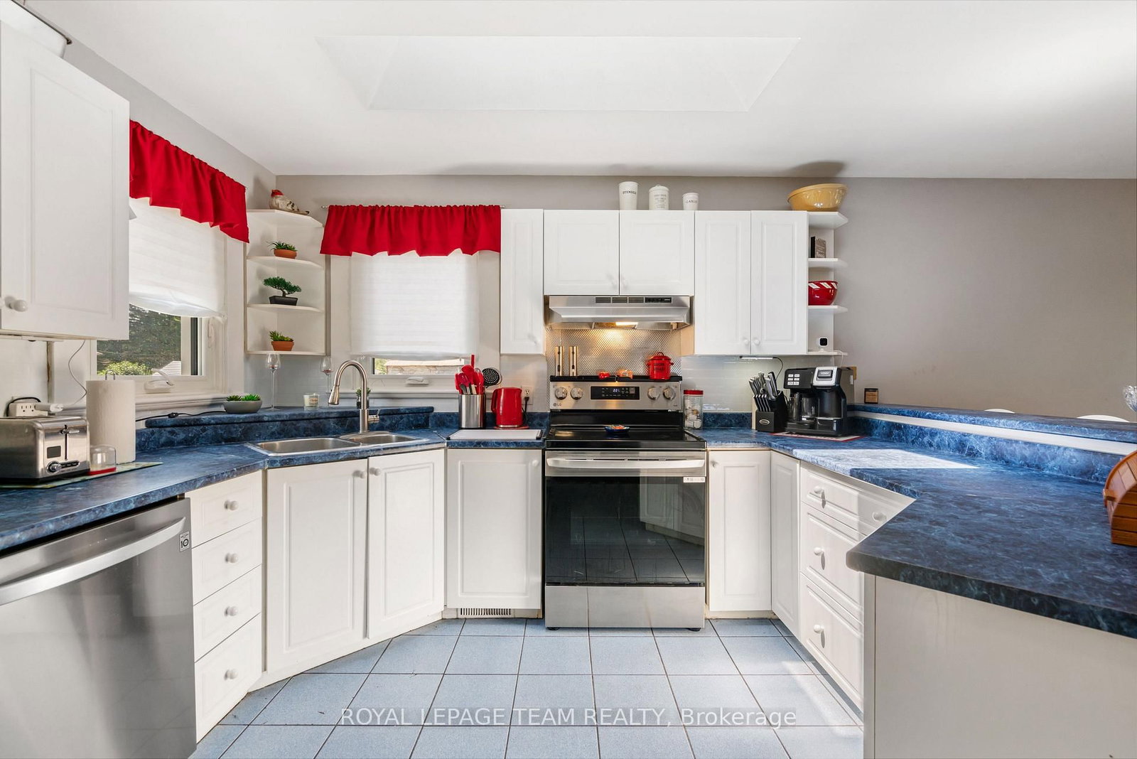 301 Oxford Street E • North Grenville, ON photo 11