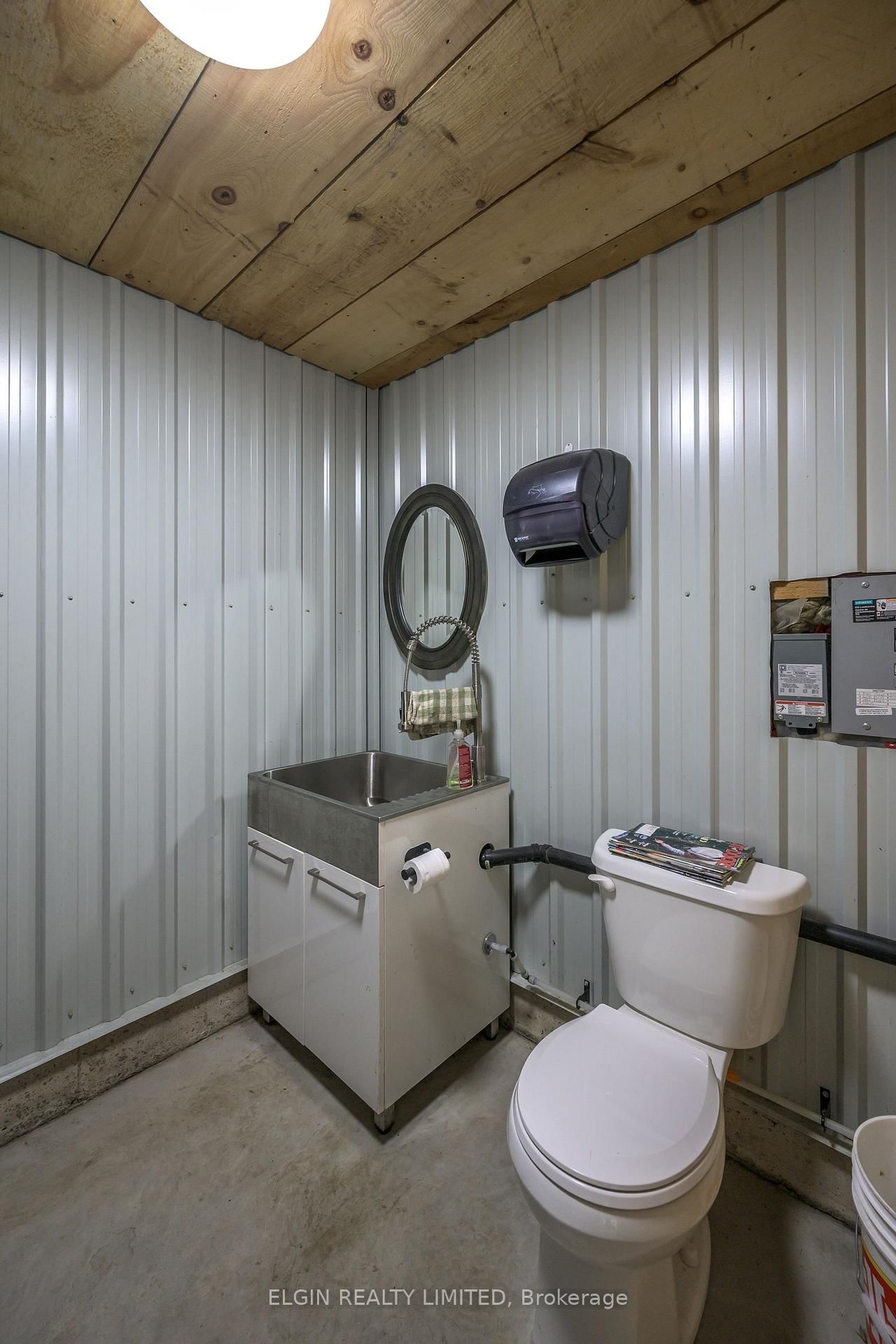 37388 LAKE Line • Southwold, ON photo 11