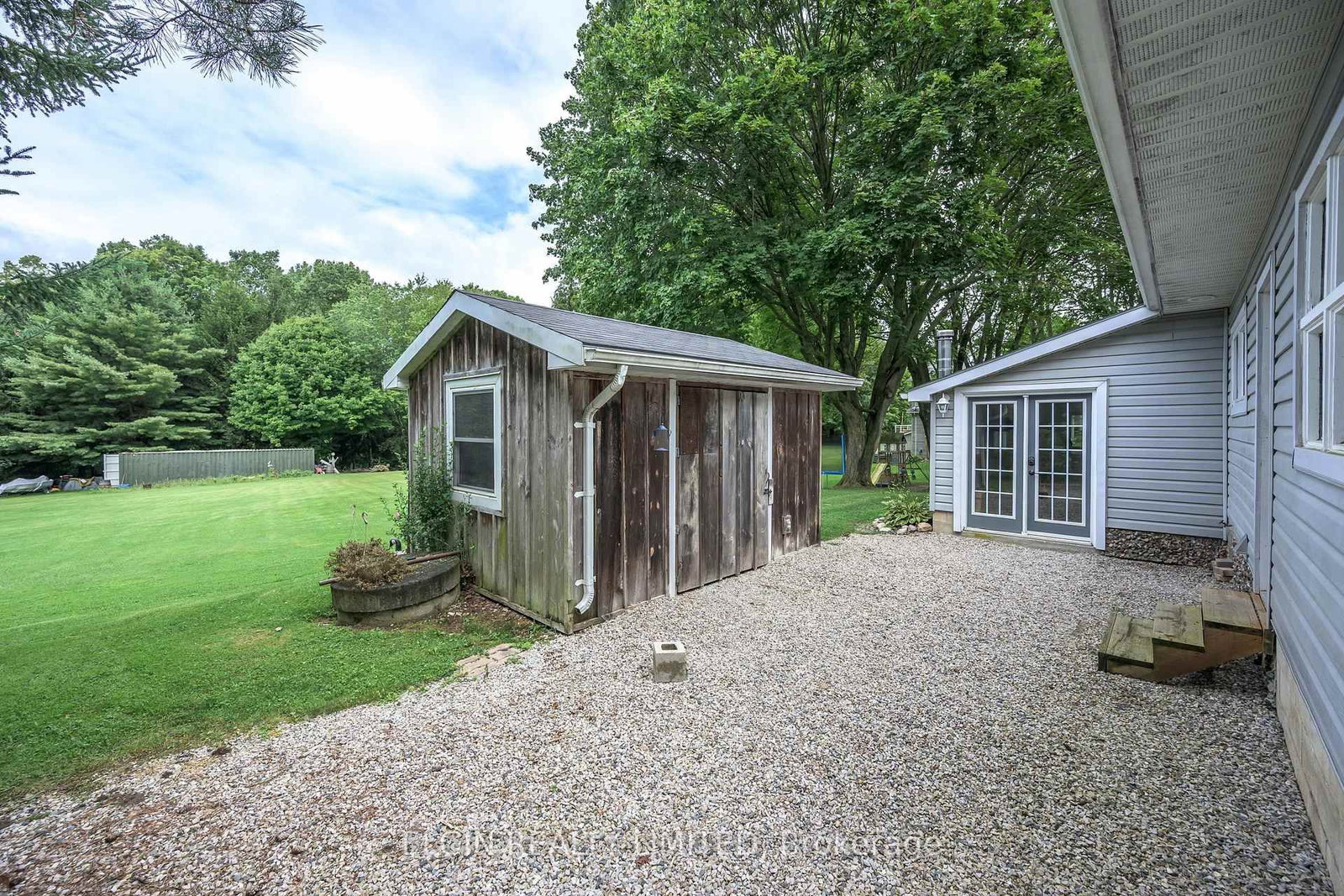 37388 LAKE Line • Southwold, ON photo 18