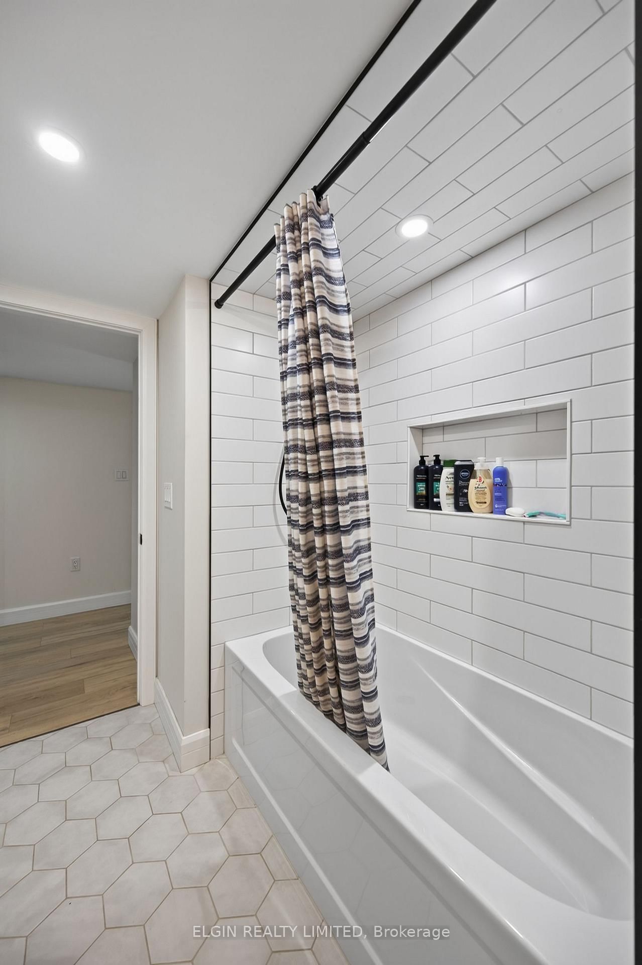 37388 LAKE Line • Southwold, ON photo 35