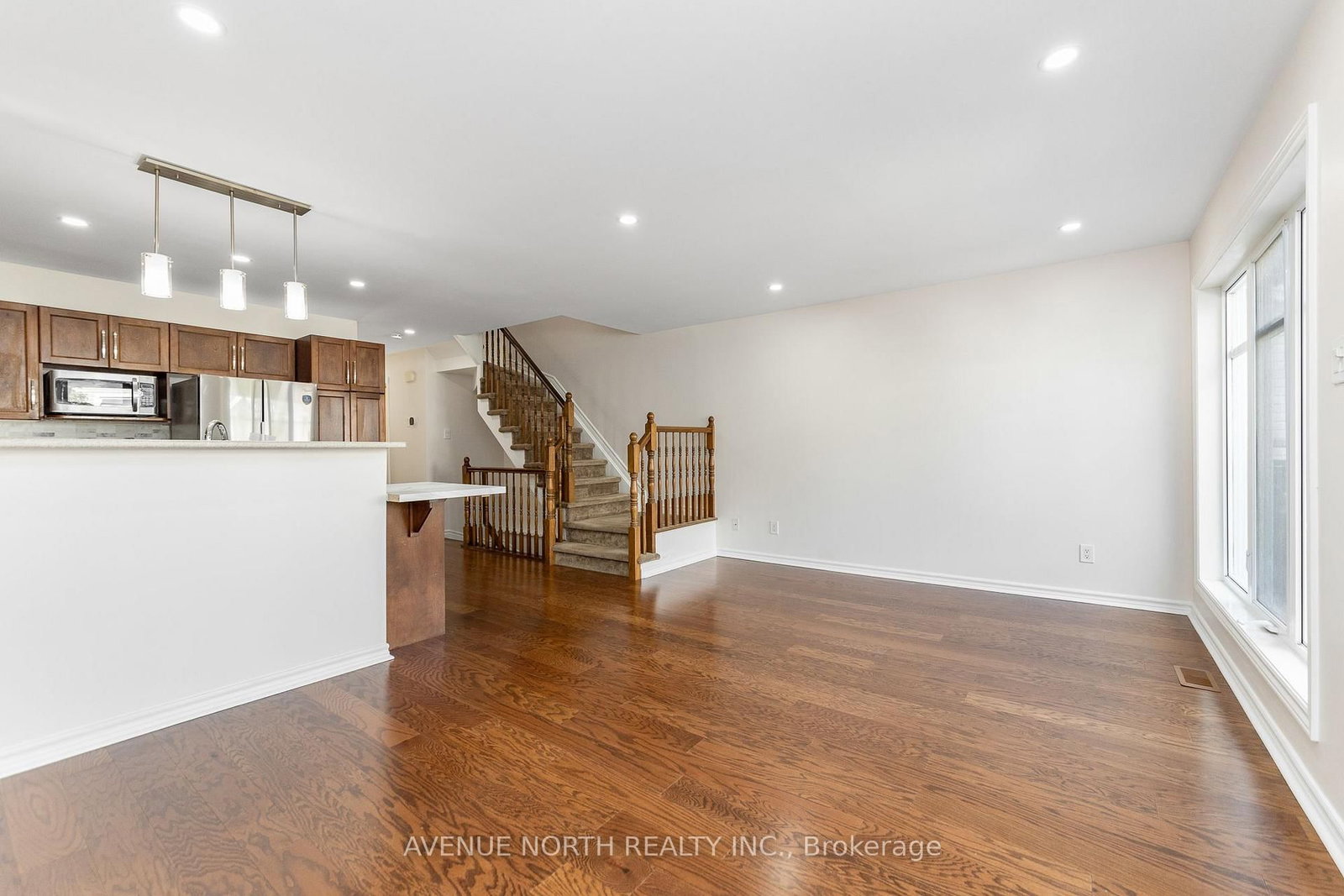 205 Hidden Meadow Avenue • Ottawa, ON photo 12