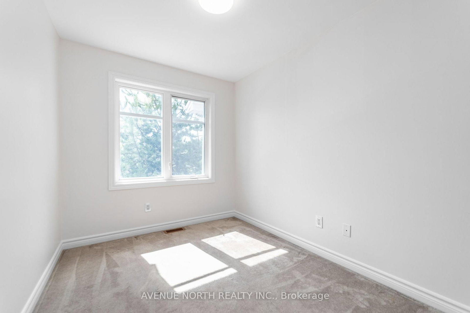 205 Hidden Meadow Avenue • Ottawa, ON photo 27