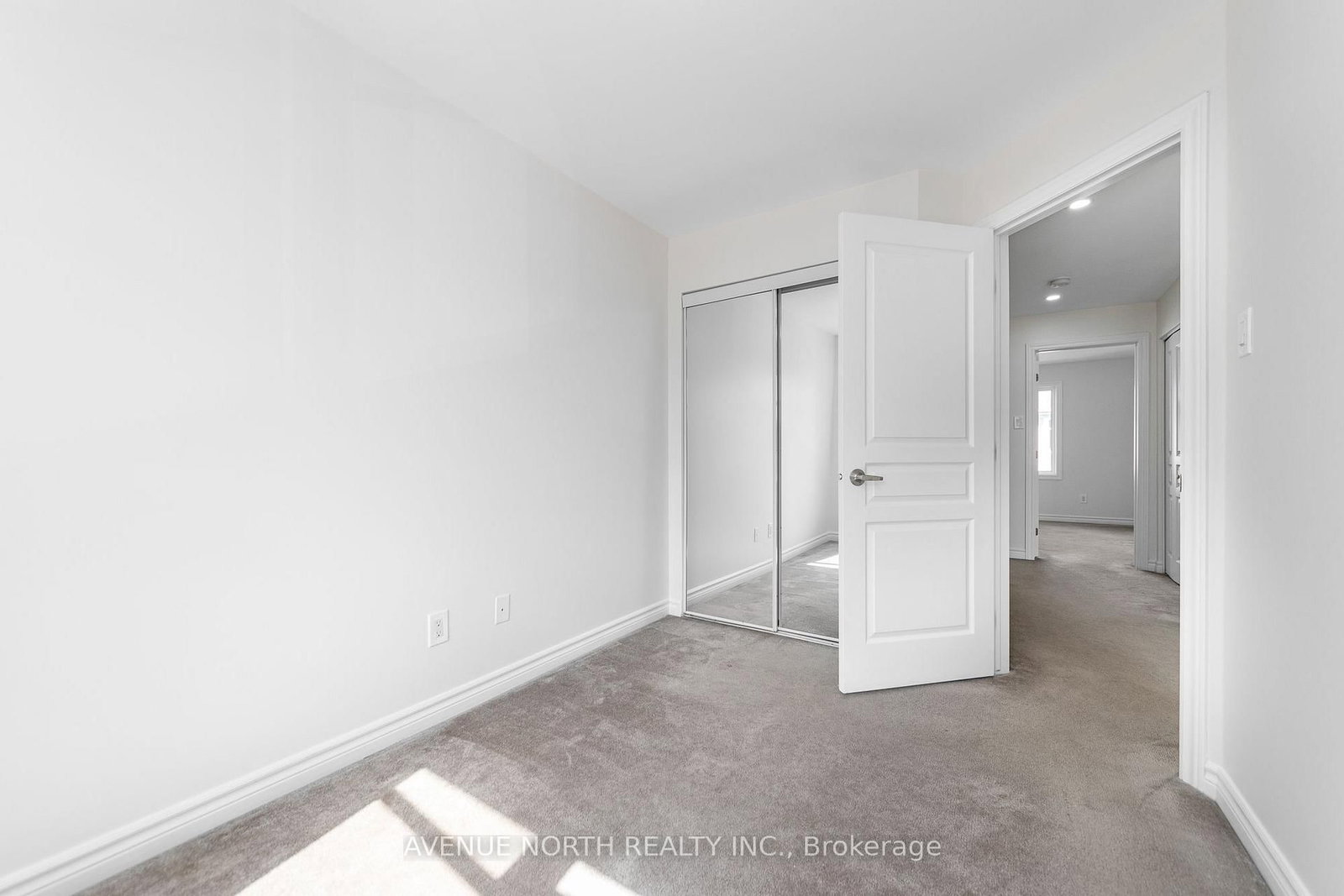 205 Hidden Meadow Avenue • Ottawa, ON photo 28