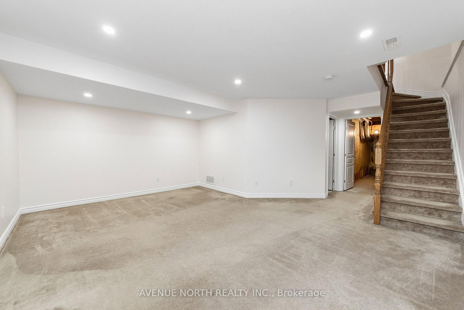 205 Hidden Meadow Avenue • Ottawa, ON photo 30
