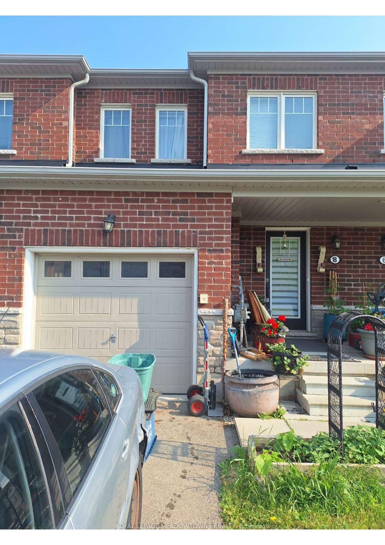 8 Longboat Run, Brantford 2