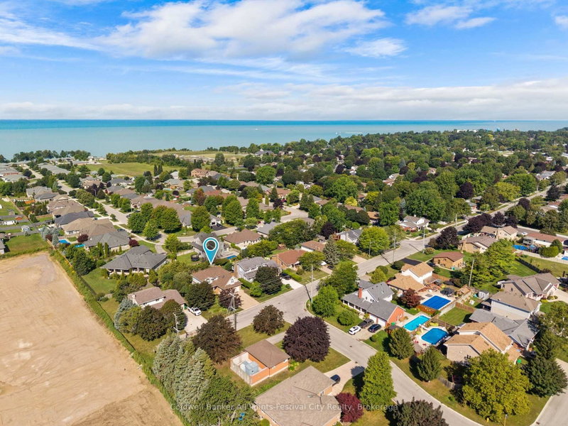 390 Eldon Street S