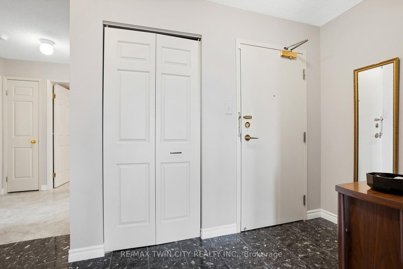 1414 King St E photo 5