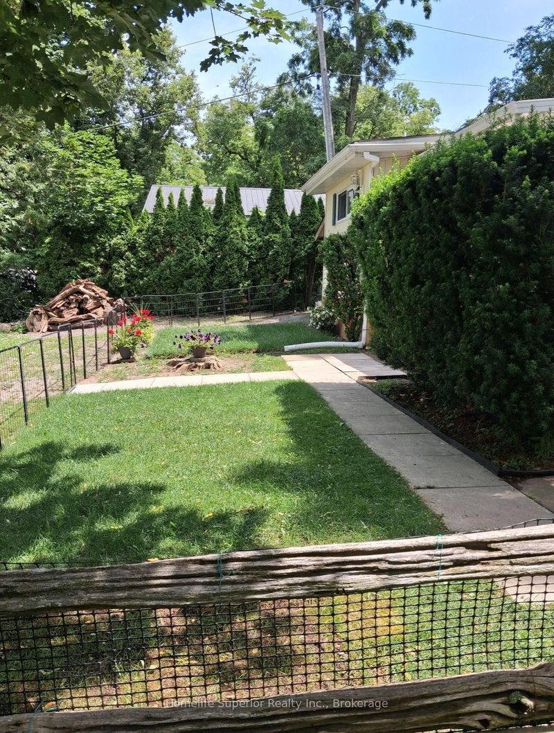 5 - 485-5139 Halstead Beach Road