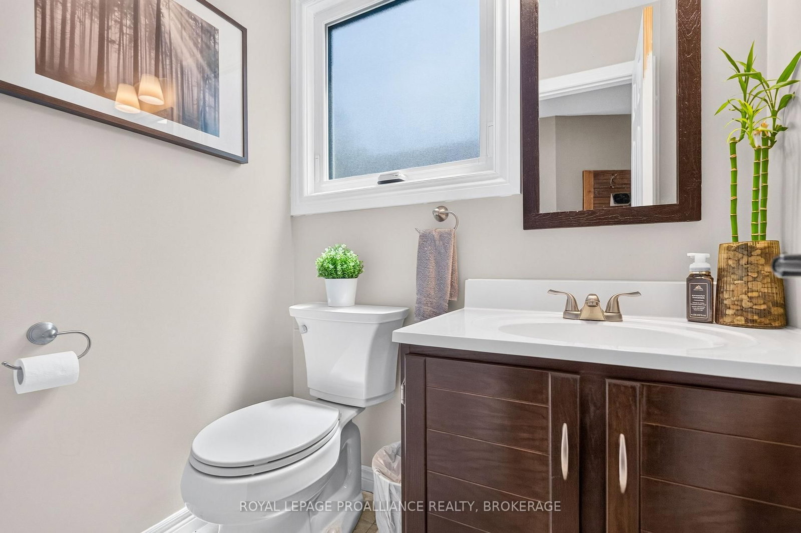 24 Balmoral Court • Kingston, ON photo 6