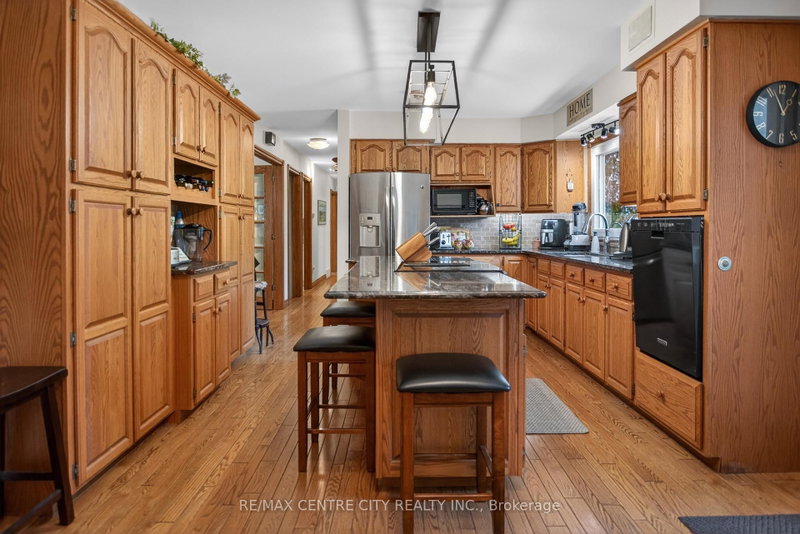 8982 Yarmouth Centre Road