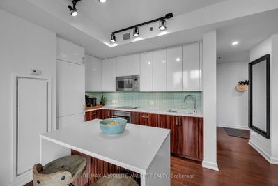 300 Lisgar Street • #810 • Ottawa, ON photo 8