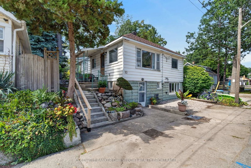 13 Warwick Avenue