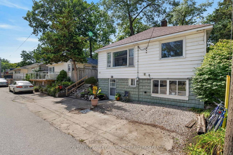 13 Warwick Avenue