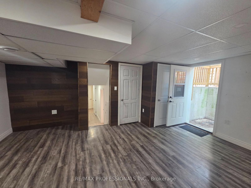 LOWER - 881 Lawrence Road