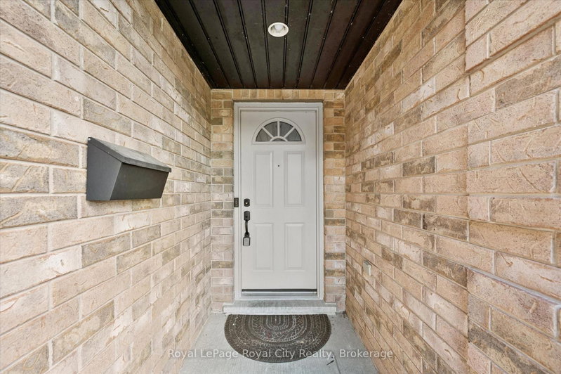 73 Waxwing Crescent