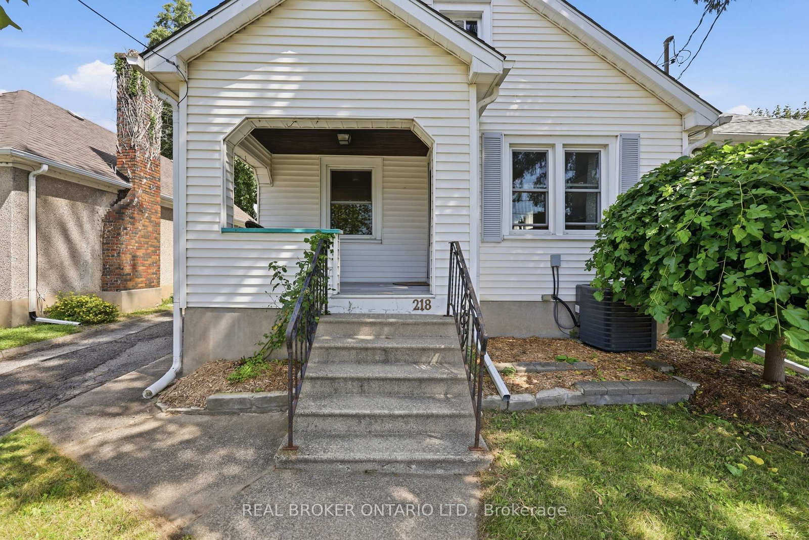 218 LAKE Street • St. Catharines, ON photo 3