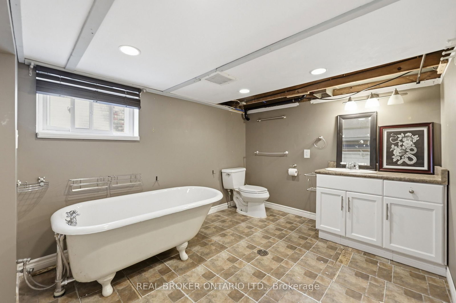 218 LAKE Street • St. Catharines, ON photo 36