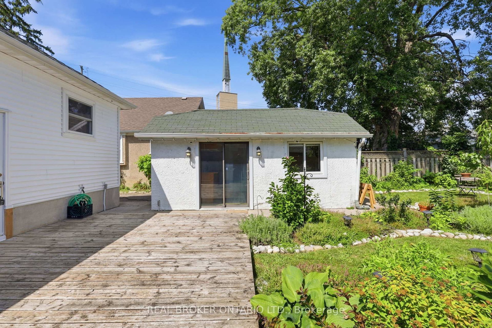 218 LAKE Street • St. Catharines, ON photo 38