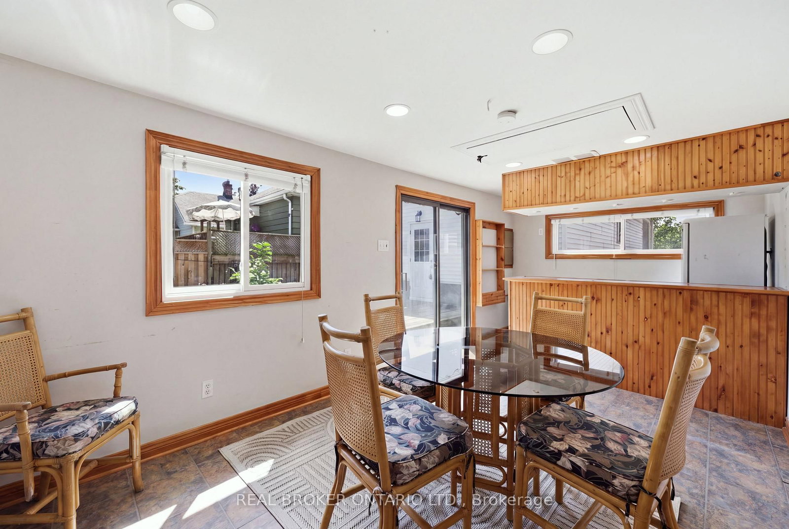 218 LAKE Street • St. Catharines, ON photo 42