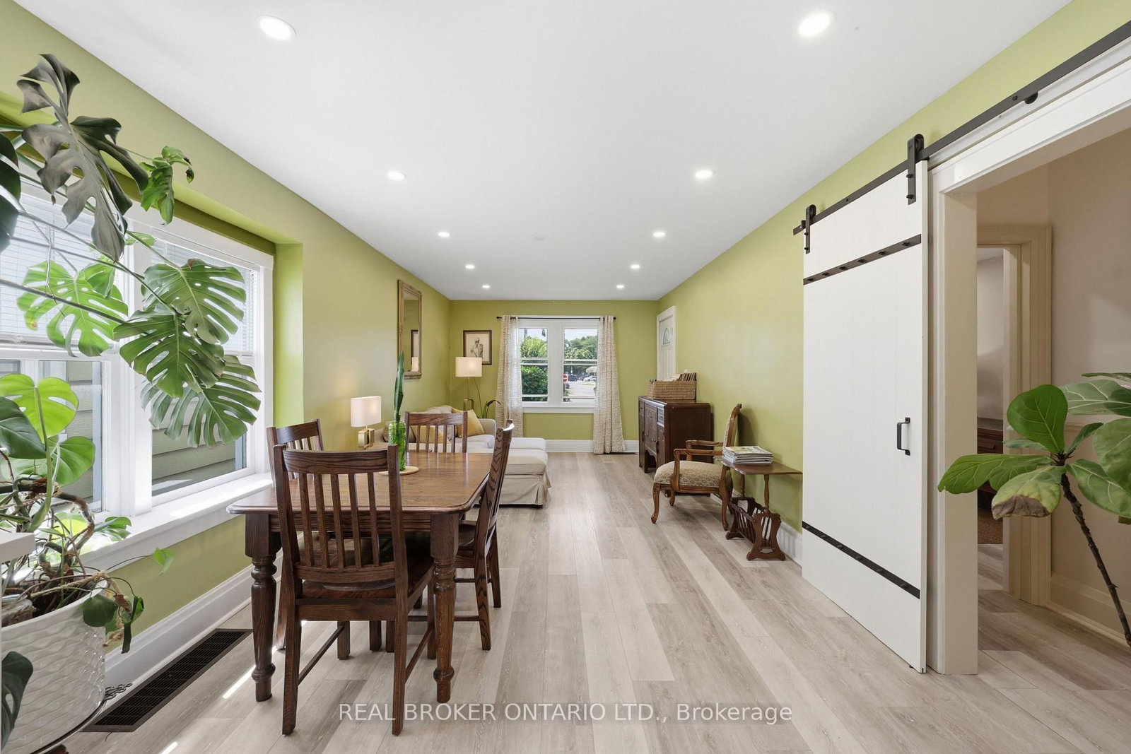 218 LAKE Street • St. Catharines, ON photo 8