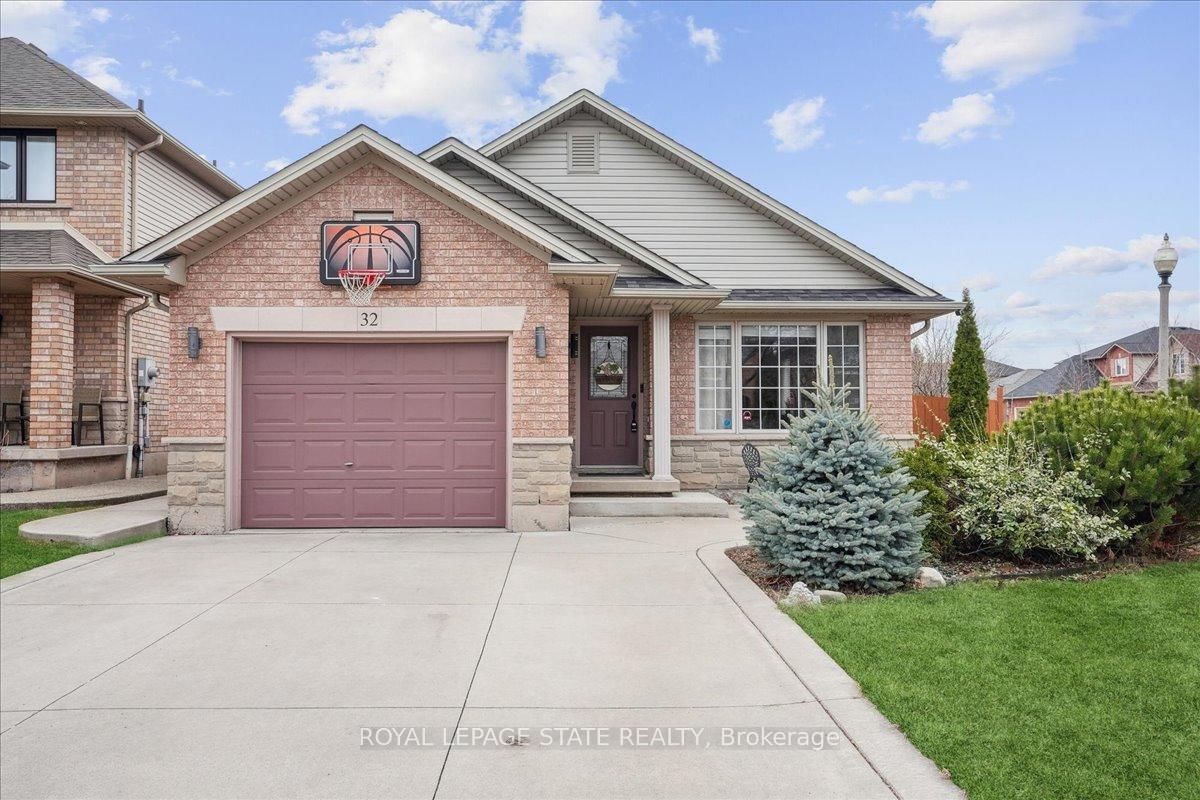 32 Sonoma Lane • Hamilton, ON photo 1