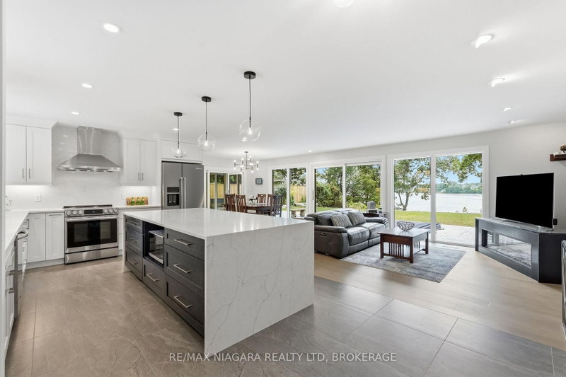 38 Royal Henley Blvd photo 5
