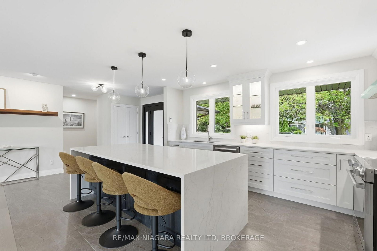 38 Royal Henley Boulevard • St. Catharines, ON photo 8