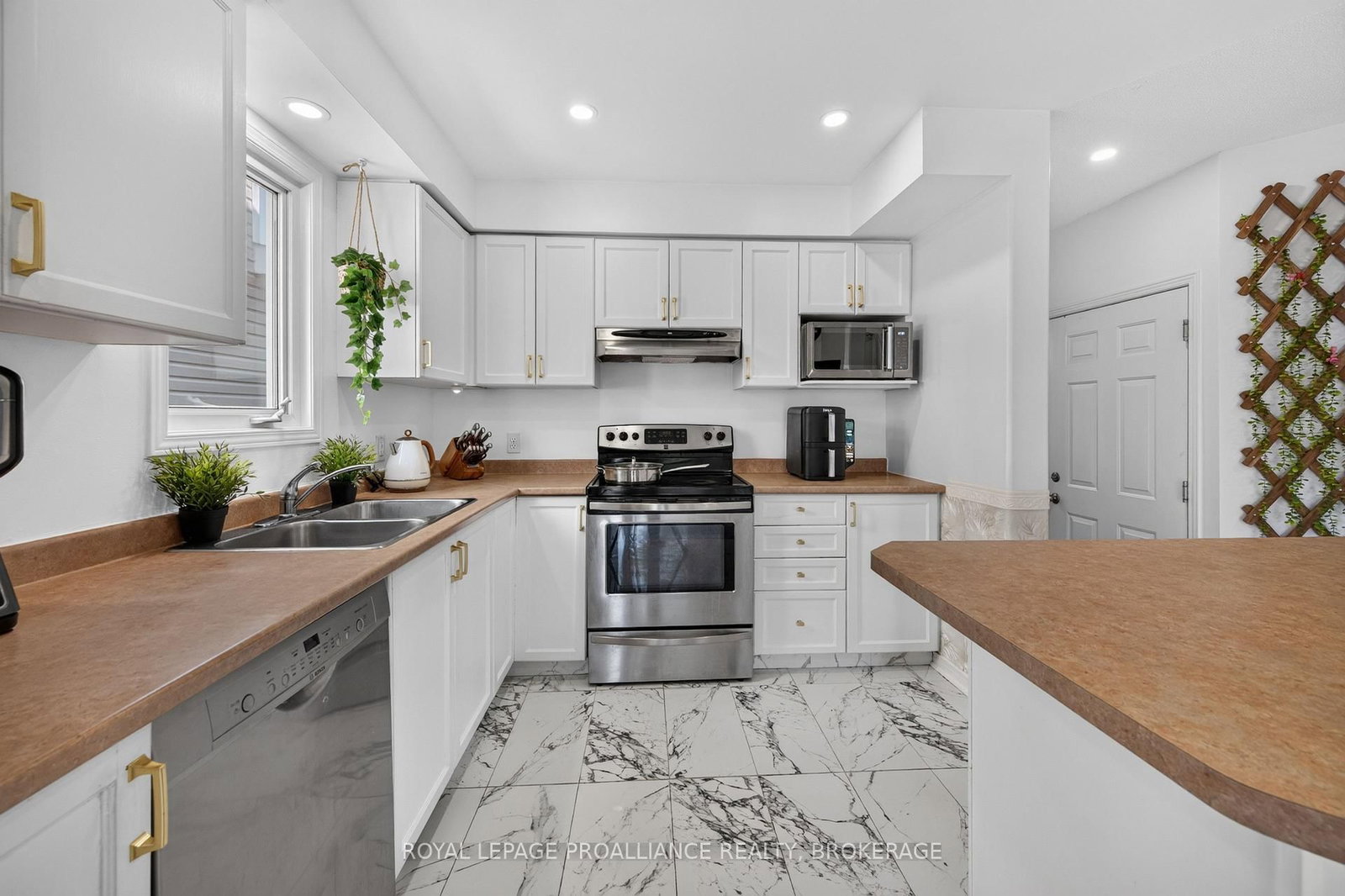 445 Maureen Street • Kingston, ON photo 11