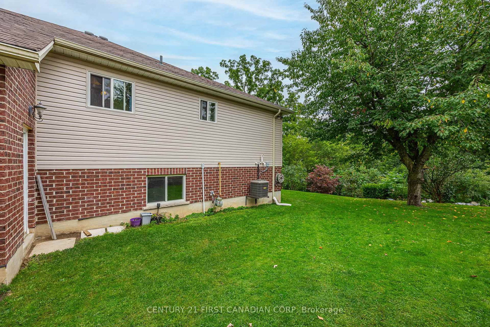 34 Brock Street • St. Thomas, ON photo 37
